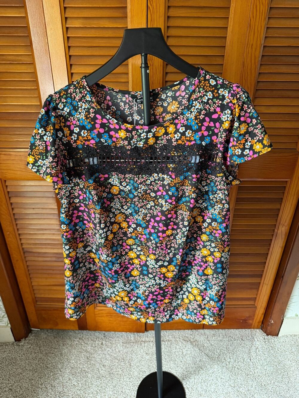 NWT BLOOMCIC Black Multicolor Floral Short Sleeved Blouse US Sz 10
